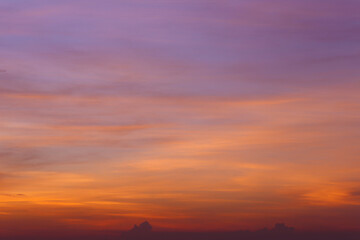 Obraz premium Twilight sky with clouds in the sun rises.