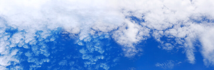 Obraz premium Panorama Bright blue sky background in the daytime.