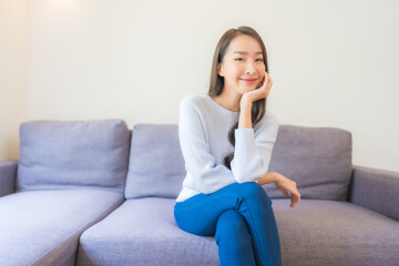 Obraz premium Portrait beautiful young asian woman relax smile on sofa