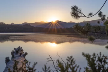 Foto op Plexiglas zonnestraal bij zonsopgang in het zaagtandgebergte van centraal idaho © Sean