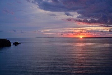静かな入り江に沈む夕日の情景＠北海道