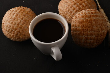 Traditional Oriental sweetness made of flour and molasses 