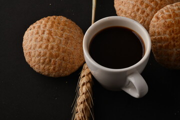 Traditional Oriental sweetness made of flour and molasses 
