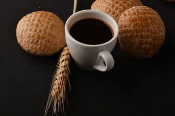 Traditional Oriental sweetness made of flour and molasses 