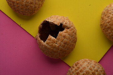 Traditional Oriental sweetness made of flour and molasses 