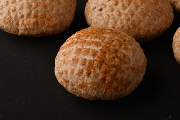 Traditional Oriental sweetness made of flour and molasses 