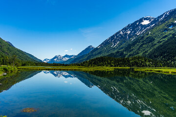 Obraz na płótnie Canvas Alaska Tern Lake with Mountain and Sky Reflection