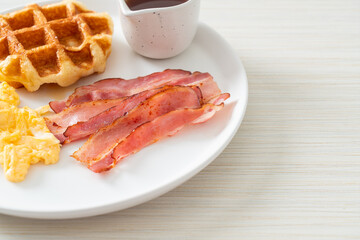scrambled egg with bacon and waffle