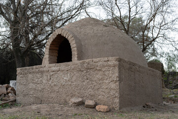 country oven made with bricks and clay used to cook bread, pizza, meats, etc.
