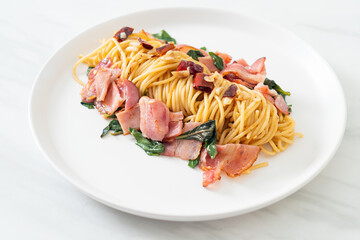 Stir-Fried Spaghetti With Dried Chili And Bacon