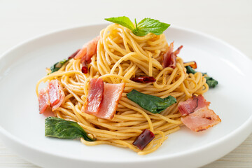 Stir-Fried Spaghetti With Dried Chili And Bacon