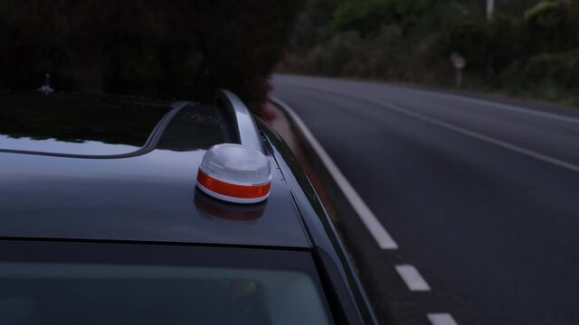 Emergency light for damaged vehicles (luminous beacon V16) . dgt, mandatory to replace by triangles.