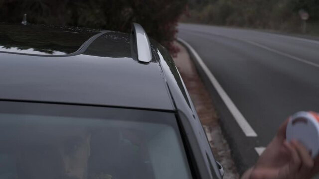 Emergency light for damaged vehicles (luminous beacon V16) . dgt, mandatory to replace by triangles.