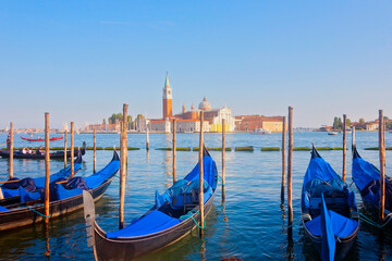 Fototapeta na wymiar Gondolas in Venedig, Italien