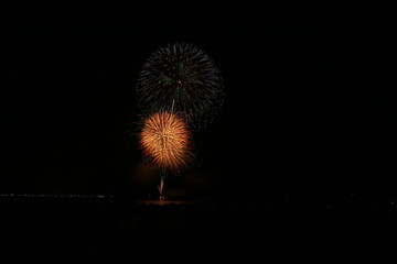 Fototapeta premium 小さな町の花火大会