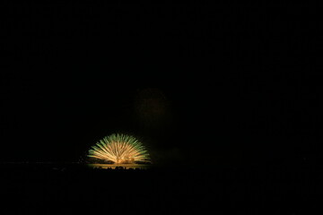 Fototapeta premium 小さな町の花火大会