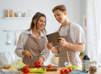 couple is preparing the proper meal
