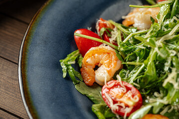 Shrimp and arugula salad with tomatoes and parmesan
