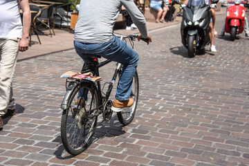 Fototapeta premium velo cycliste cycles roue sport circulation Toulouse France
