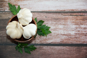 dry white garlic in slices