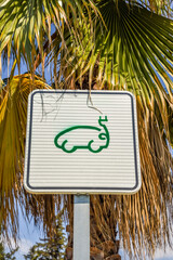 auto voiture electrique borne recharge batterie vacances