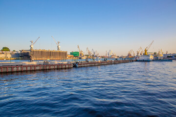 Naklejka premium View of the port, panorama of the summer sunset of St. Petersburg. Russia.