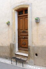 Fototapeta na wymiar Porte d'entrée dans le village Cucugnan dans l'Aude en Roussillon Occitanie France 