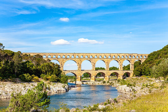 Picturesque aqueduct