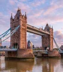 Papier Peint photo Tower Bridge Horizon de Londres avec Tower Bridge au crépuscule août 2021