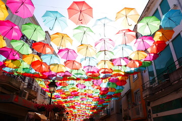 ポルトガル　風景　アゲダ　傘祭り