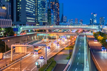 Fototapeta na wymiar Tokyo - Night traffic in Odaiba