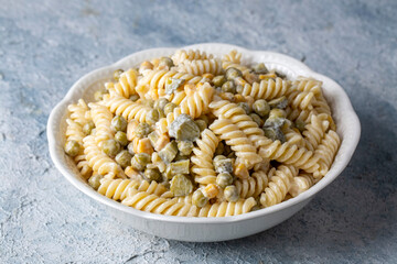 Pasta salad with mayonnaise and vegetables (Turkish name; makarna salatasi)