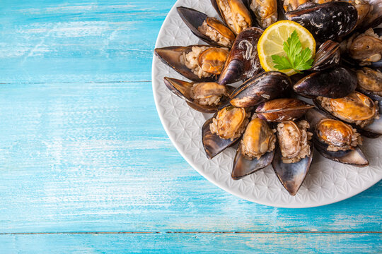 Turkish Street Food Stuffed Mussels with Lemon - Midye Dolma