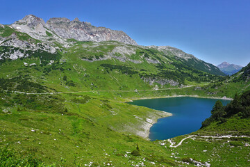 Fototapeta na wymiar Formarinsee und Rote Wand im Lechquellengebirge, Vorarlberg, Österreich