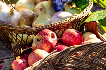 red apples and white onions