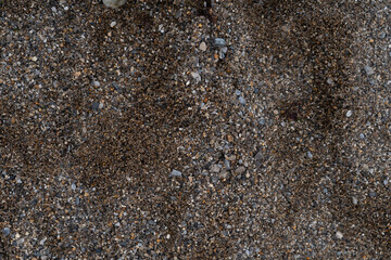 photo en gros plan pris du sable avec des petits cailloux et petites pierres pouvant servir de texture pour logiciel de 3D ou photoshop on y distingue bien tout les grains de sables