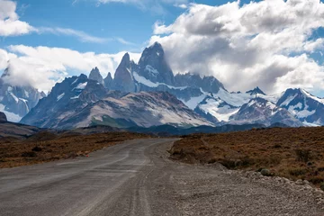 Fototapete Fitz Roy Straße zum Mount Fitz Roy Cerro. Nationalpark Los Glaciares, El Chalten, Patagonien, Argentinien. Südamerikas bestes Reiseziel zum Klettern und Wandern in den Bergen.
