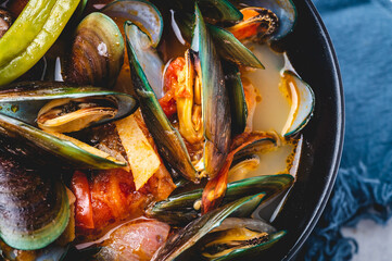 Sinabawang Tahong- is a simple and easy Filipino seafood dish composed of mussels, ginger, onion, tomato and green pepper.