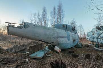 Abandoned military helicopter with a broken tail © Всеволод Чуванов