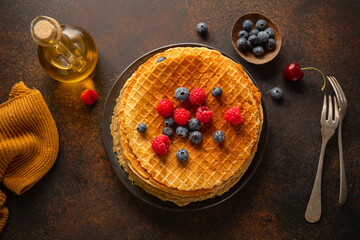 Crispy round waffles with berries