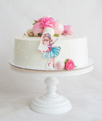 wedding cake with pink roses