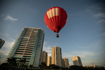 Fototapeta na wymiar balloon flying