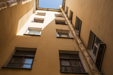 Fototapeta premium The architecture of the city of St. Petersburg in the 19th century - houses wells