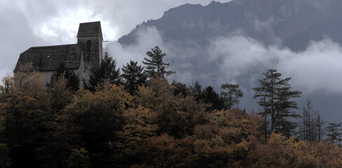 Naklejka premium Chapel of Saint George in Flums showing Autumn colours