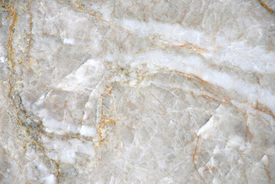 Textura natural de m&aacute;rmore quartzito beje m&iacute;stico em close up para fundo de cena luxuoso para decora&ccedil;&atilde;o de interiores e design.