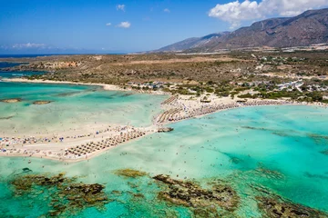 Crédence de cuisine en verre imprimé  Plage d'Elafonissi, Crète, Grèce Vue aérienne d& 39 une belle plage de sable étroite et de lagons chauds et peu profonds (plage d& 39 Elafonissi, Crète)