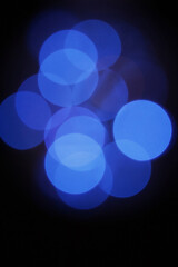 丸く青い光　