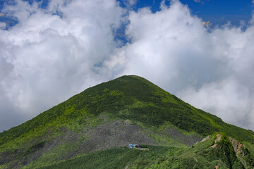 Fototapeta premium 南八ヶ岳 権現岳山頂から編笠山を望む