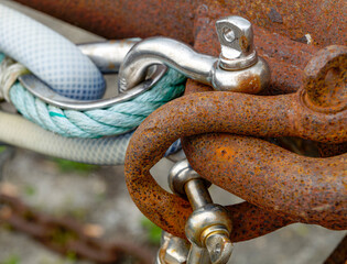 Schäkel, Verschraubungen