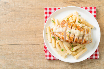 quadrotto penne pasta white creamy sauce with grilled chicken